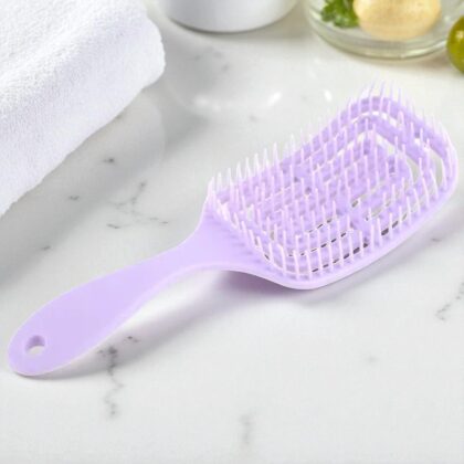 Cepillo Masajeador Curvo Color Morado